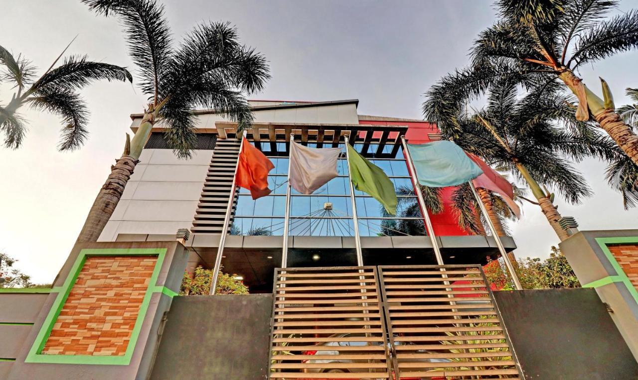 Treebo Symphony Hotels And Resorts Angamally Kizhake Chālakudi Esterno foto